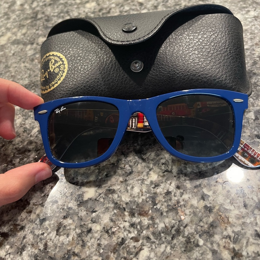 Ray-Ban Vibrant Blue Sunglasses with Black Case